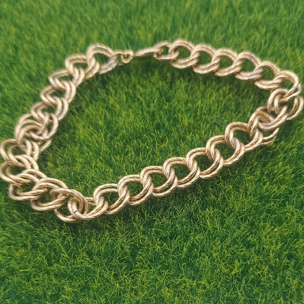 Elegant Gold Tone Link Estate Chain Bracelet. B3314